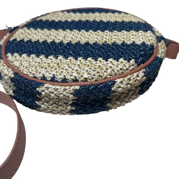 Thirty One Jewell Round Canteen Style Crossbody Purse Tan Navy Striped Straw NWT - Picture 13 of 16